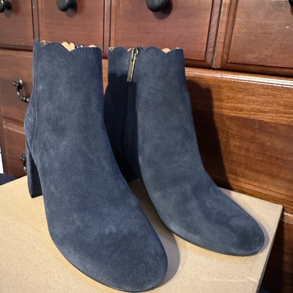 Beautiful practically NIB Andre Assous Sylvania blue suede booties. - Picture 2 of 12